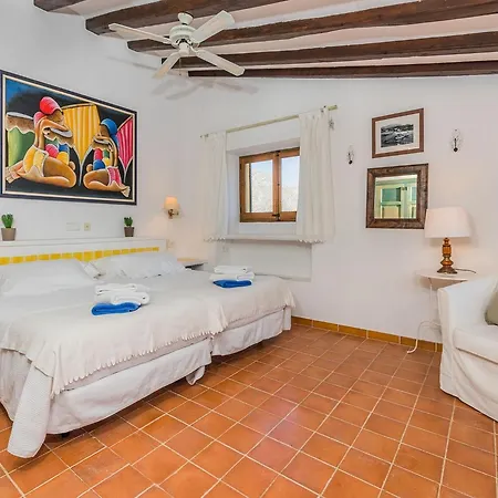 Charming For 8 In Feriehus Pollença